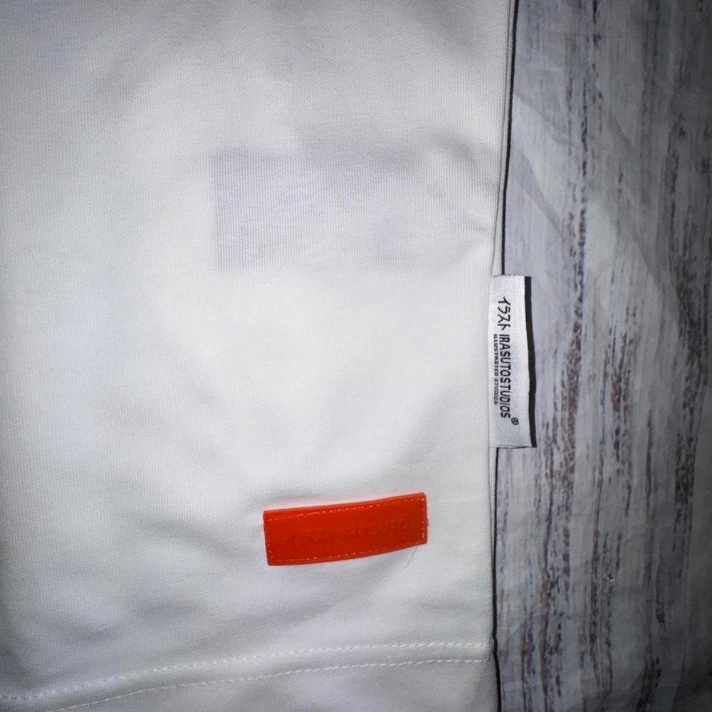 Irasuto Studios Kojin T-Shirt Optic White Embroidered Koi Fish Mens Medium NWT - Picture 3 of 7